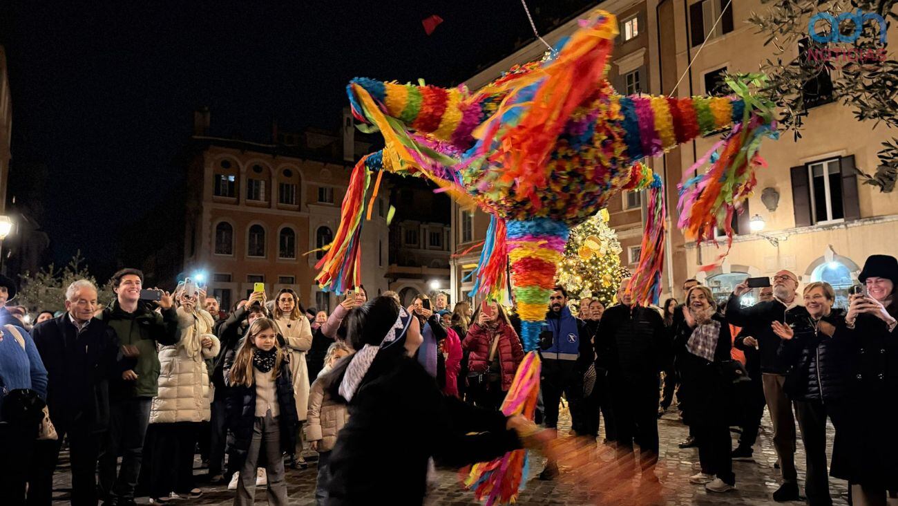 Navidad Mexicana en el Vaticano; posada con piñata y coro rarámuri emociona a Roma