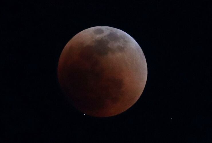 Entre la noche del domingo 15 de mayo y la madrugada del 16 de mayo, se pudo observar en varias partes del mundo, un espectacular Eclipse de Luna. 