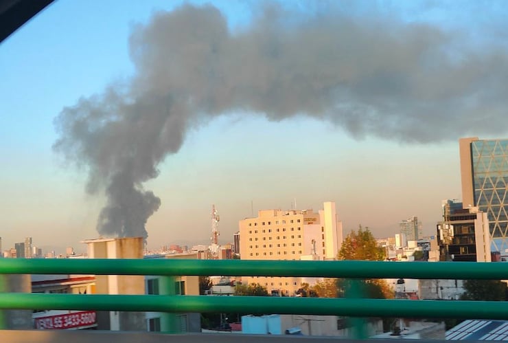 Se quema una bodega de zapatos en Tepito