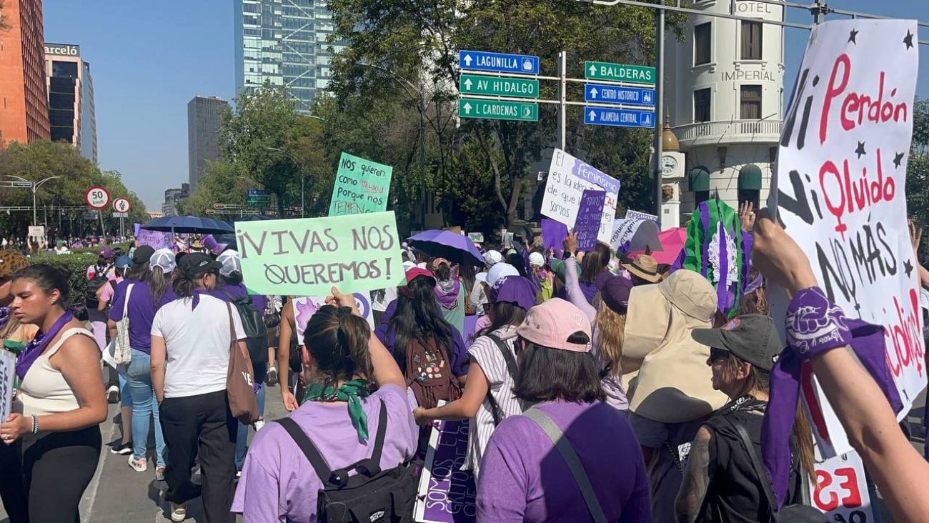 SEGUIMIENTO: Contingentes llegan al Zócalo en la marcha del 8M por el Día Internacional de la Mujer en CDMX