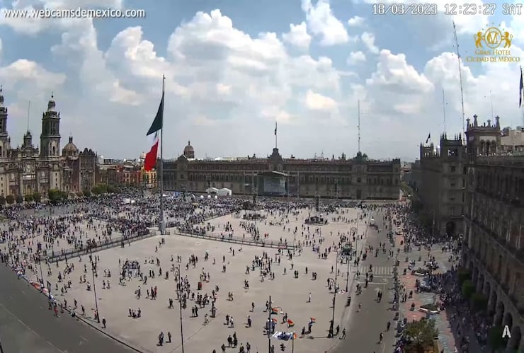 A mediodía los simpatizantes ya comenzaban a llegar al Zócalo