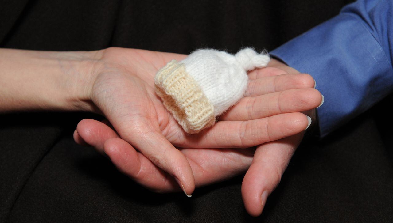 Bebé muere al caer a una olla de agua hirviendo durante festividad religiosa