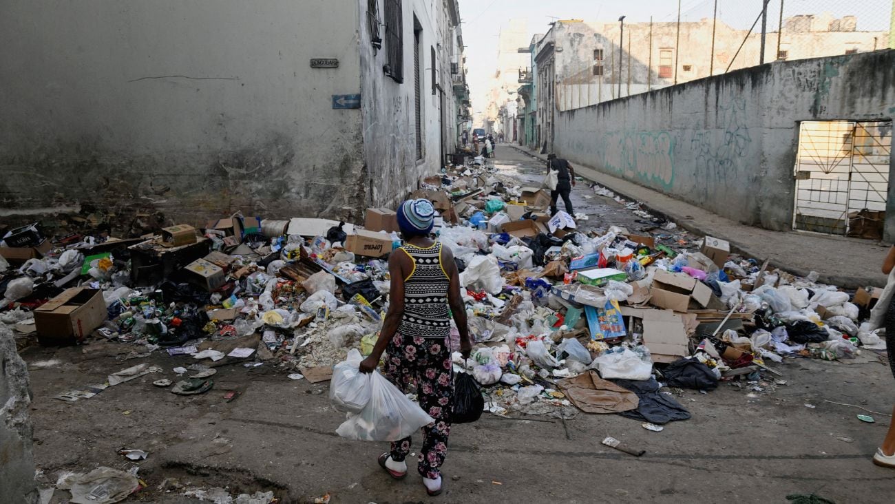 Crisis sanitaria en Cuba; basura se extiende en las calles por falta de recolectores sin combustible